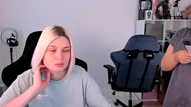 hotblonds on StripChat