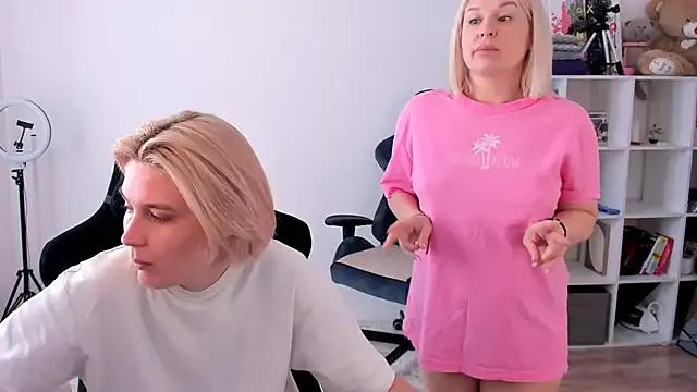 hotblonds on StripChat