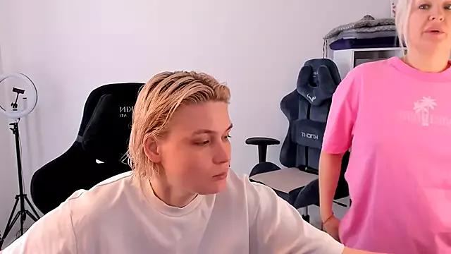 hotblonds on StripChat