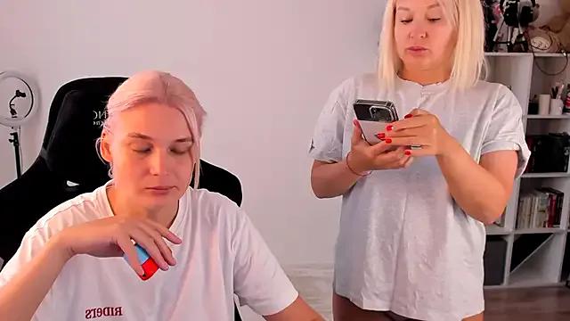 hotblonds on StripChat