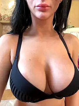 Freechat hrnxyygirl on StripChat