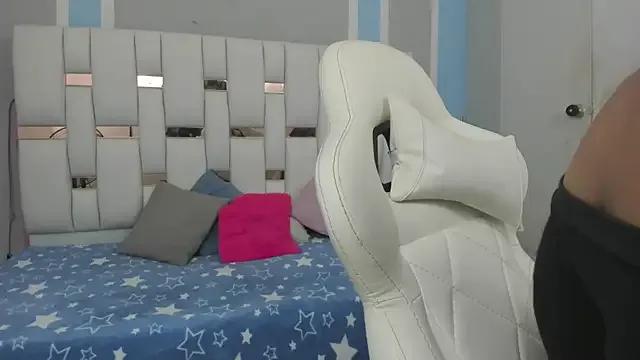 Freechat iamCharlotte19 on StripChat