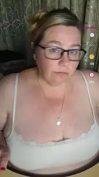 Freechat Iceprincess2bad4u on StripChat