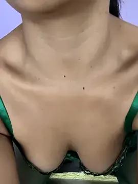 Freechat In-Ur-dreams on StripChat