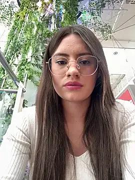 Freechat Isabella21_ on StripChat