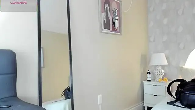 Private isabella_milf_ on StripChat