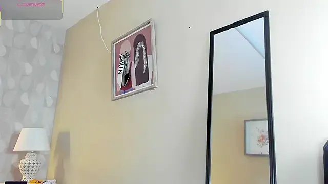 Private isabella_milf_ on StripChat