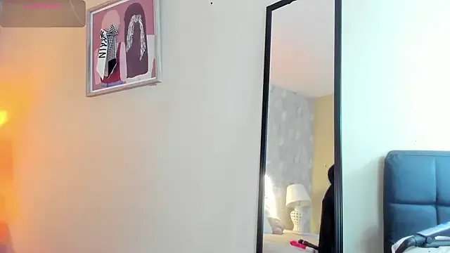 Private isabella_milf_ on StripChat