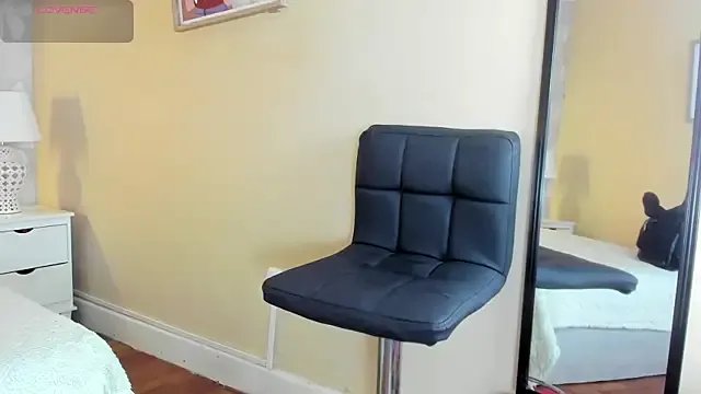 Private isabella_milf_ on StripChat