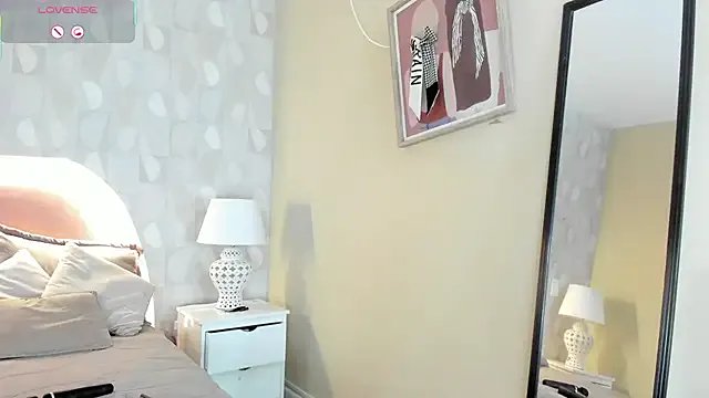 Private isabella_milf_ on StripChat