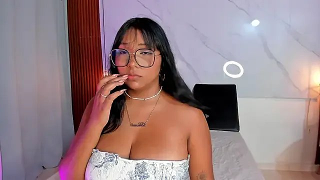 Freechat isabella_zc on StripChat