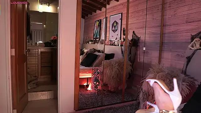 Freechat IzzyWild on StripChat