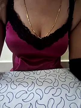 jasminetaml on StripChat