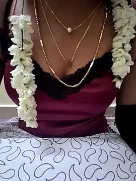 jasminetaml on StripChat