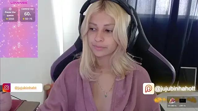 Freechat jujubinhahot on StripChat