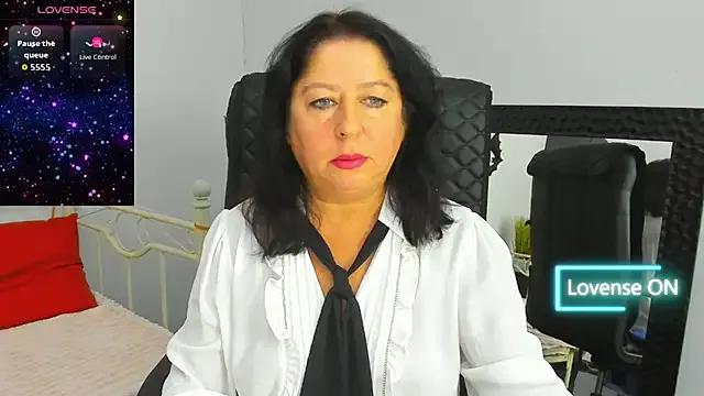 Julia_Dean on StripChat