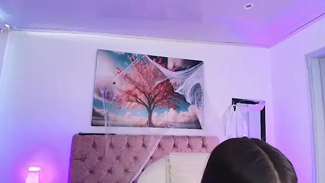 Julianaa_Castro_ on StripChat