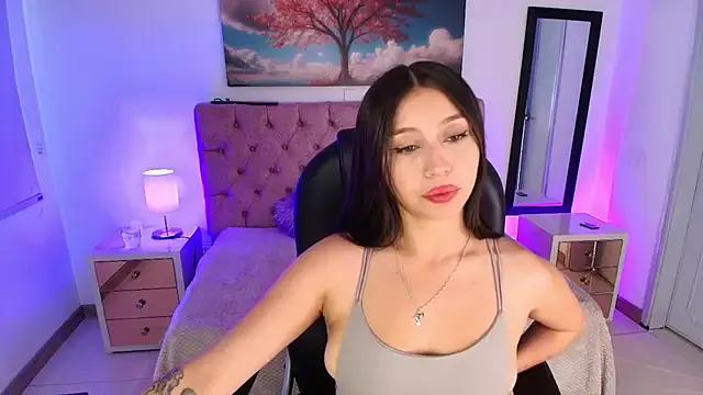 Julianaa_Castro_ on StripChat