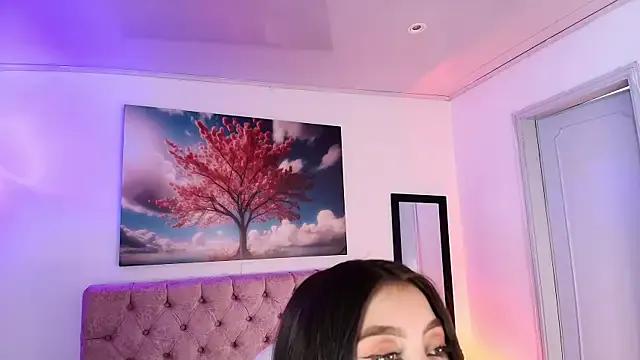 Julianaa_Castro_ on StripChat