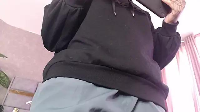 JuliaRose_ks on StripChat