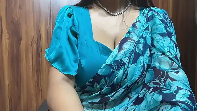 Freechat julie_08 on StripChat