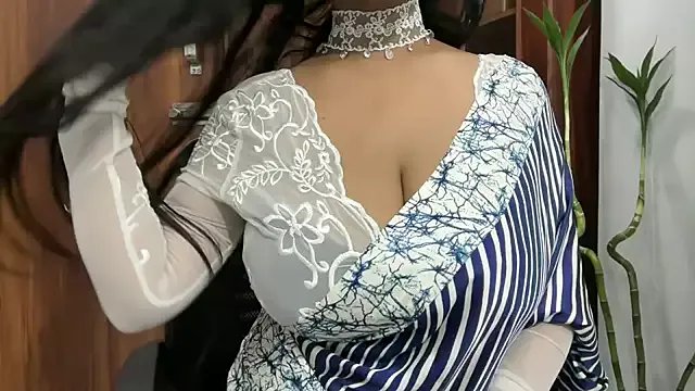 Freechat julie_08 on StripChat