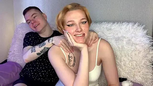 Freechat julielourens on StripChat