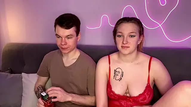 Freechat julielourens on StripChat