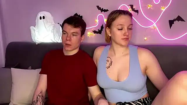 Freechat julielourens on StripChat