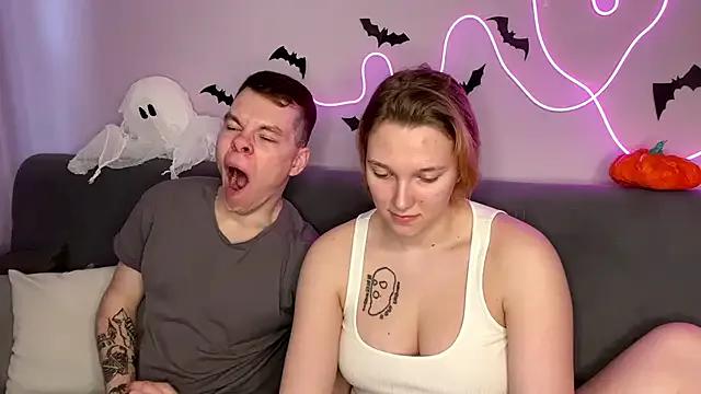 Freechat julielourens on StripChat