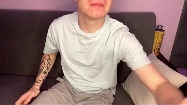 Freechat julielourens on StripChat