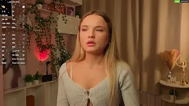 JulieLupo on StripChat