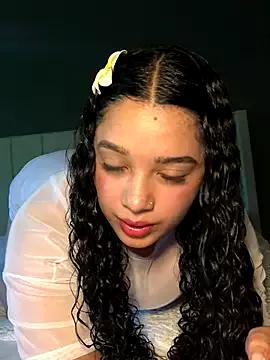 Julieta_333 on StripChat