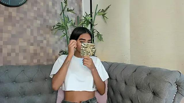 Freechat julieta_aguilar1 on StripChat