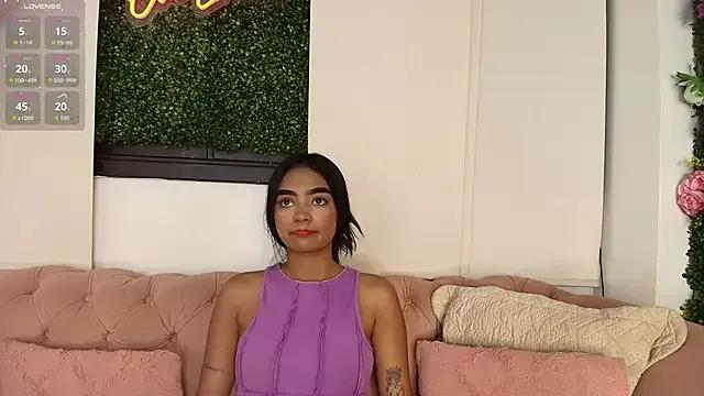 Freechat julieta_aguilar1 on StripChat