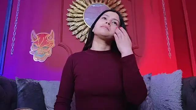 Julieta_Russell on StripChat