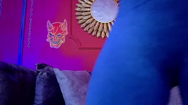 Julieta_Russell on StripChat