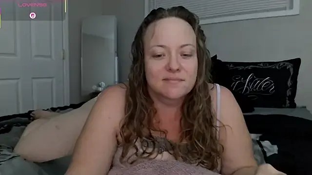 Freechat julimonroe on StripChat