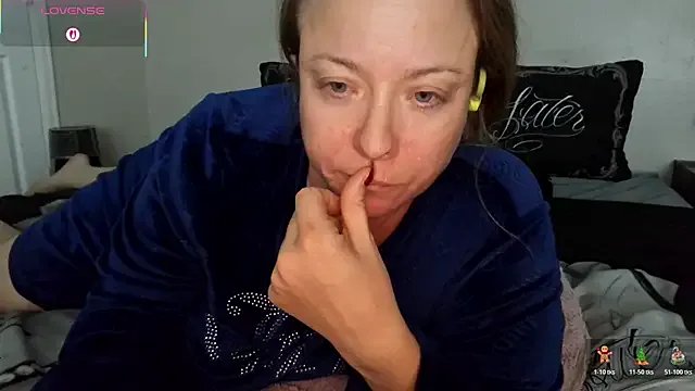 Freechat julimonroe on StripChat