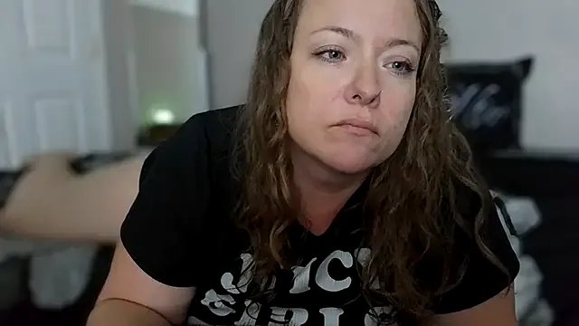 Freechat julimonroe on StripChat