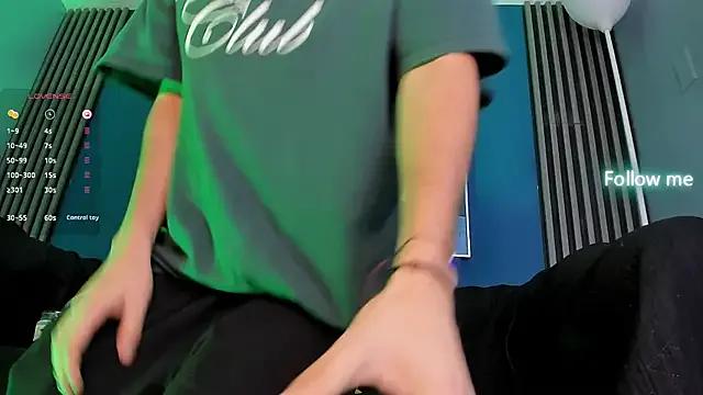 Freechat kevinn_blue1 on StripChat