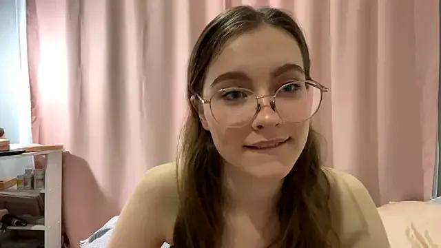 Freechat Kira_Sanders on StripChat