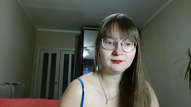 KiraGoldens on StripChat