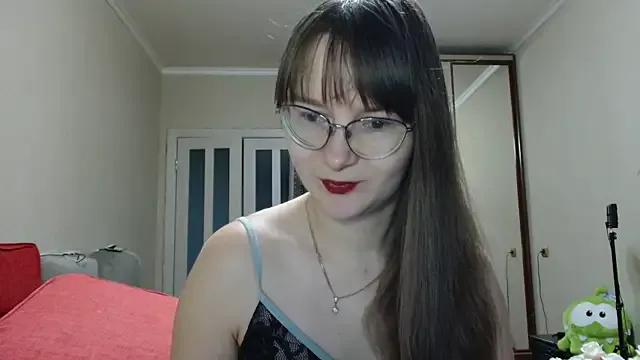 KiraGoldens on StripChat