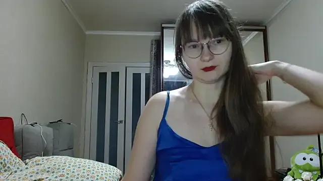 KiraGoldens on StripChat