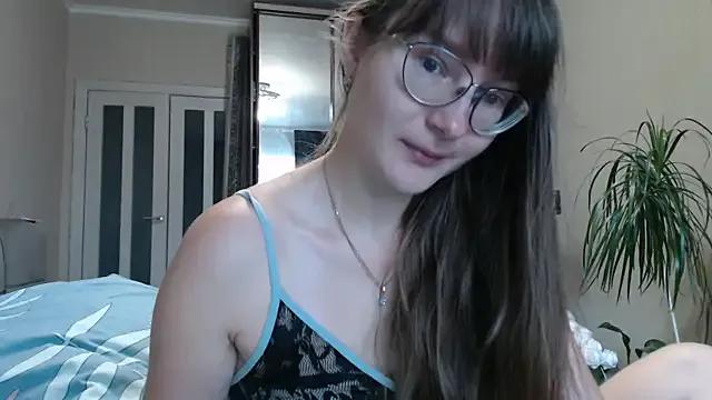 KiraGoldens on StripChat