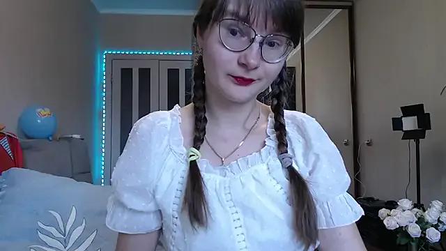 KiraGoldens on StripChat