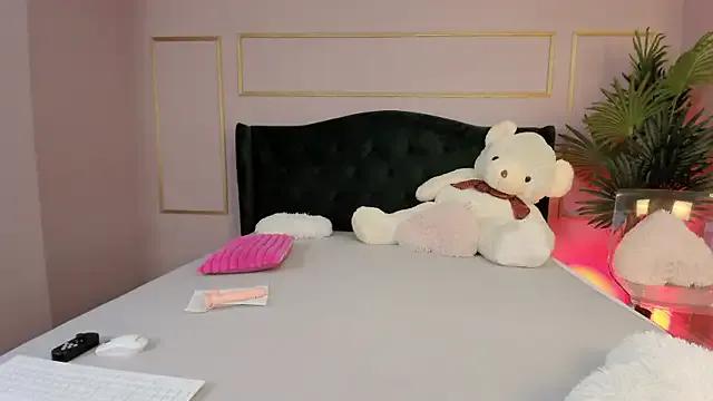 KirraWhite on StripChat