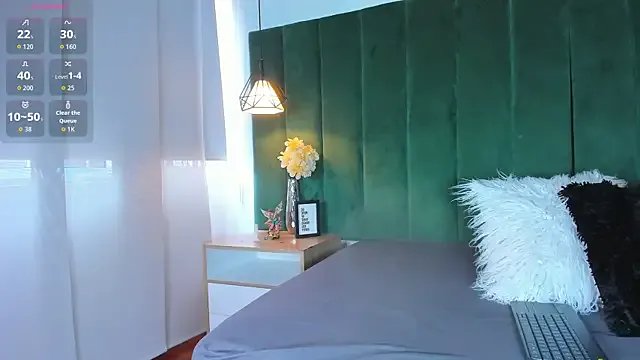 Freechat kittyy_milk_001 on StripChat