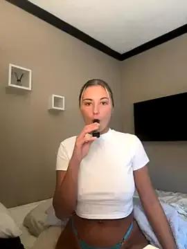 Private LaceyMilliexoxo on StripChat